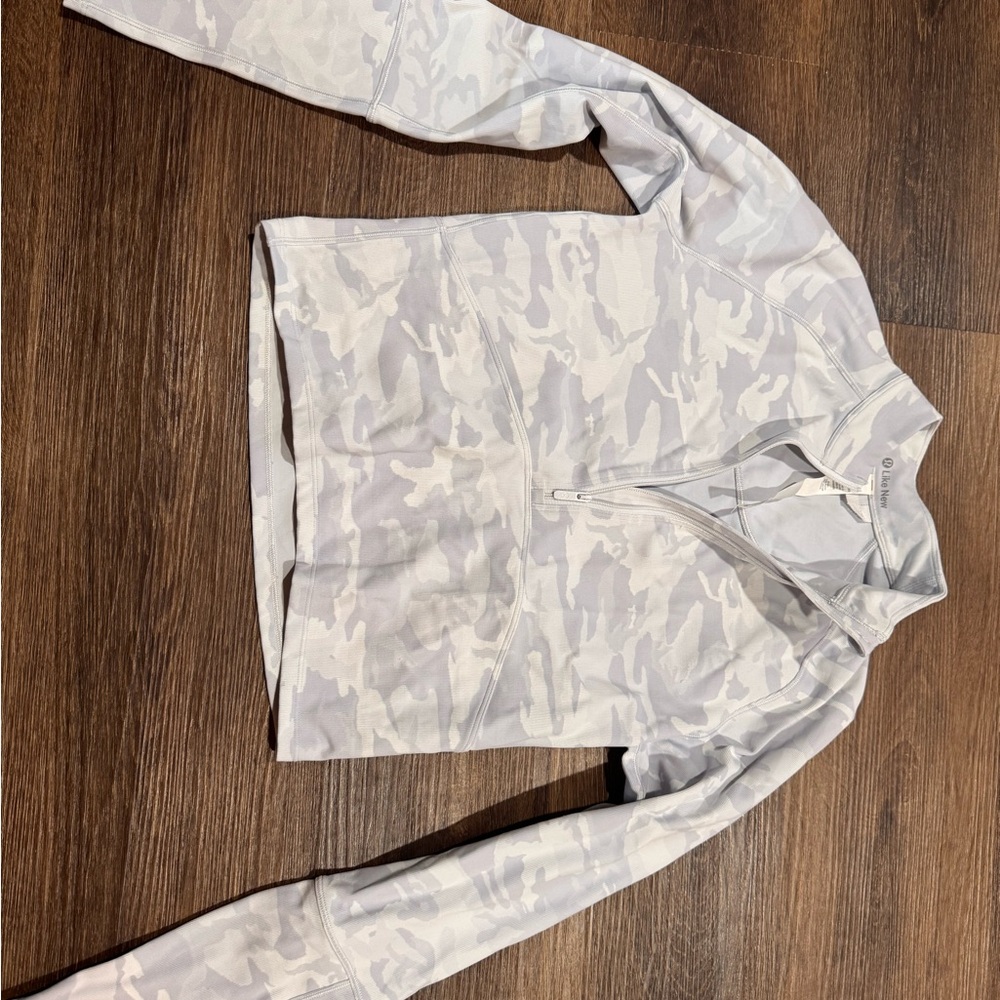 Lululemon like new Athletica Light Gray Camo Pullover